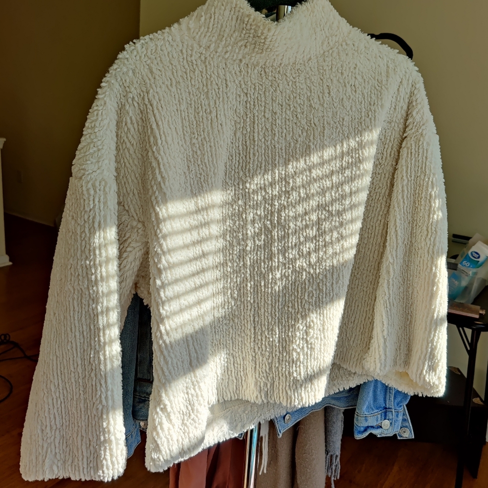 white turtleneck teddy top by jucy judy